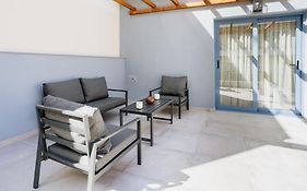 Canvas Color Your Stay